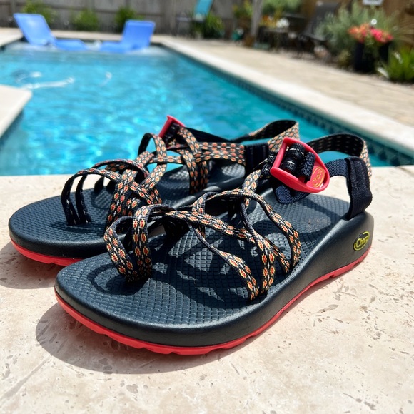 Chaco Shoes - Bright, SQEAKY CLEAN, size 9 Women’s Chaco Sandals!  Hiking, Biking, Beach Ready